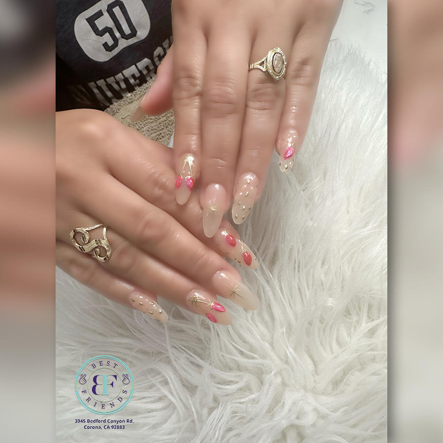 Minimalist nail design